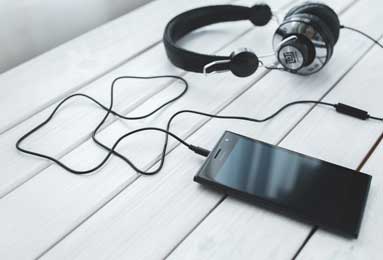 意甲媒体透露：米兰球员拉比奥特认为，迈尼昂能留下将是最伟大的引援